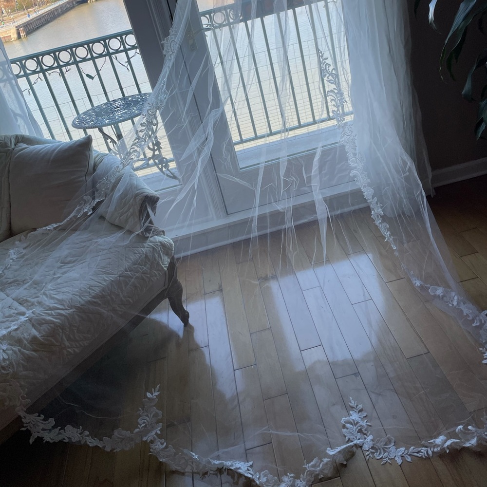 New with tags Kleinfeld Wedding Veil